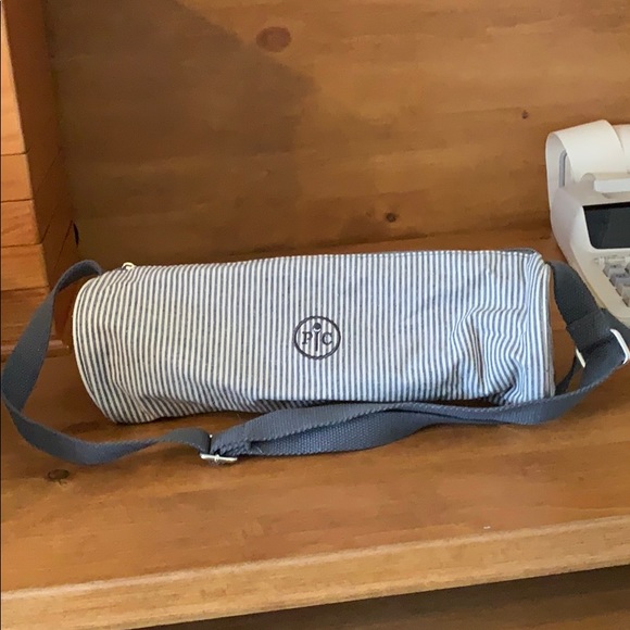 Pampered Chef Handbags - COPY - Pampered Chef Wine Bag.